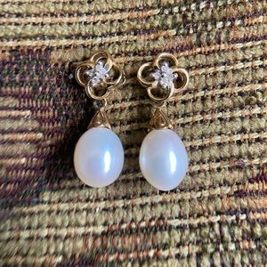 Solid 10k Gold 8 Natural Floral Diamond Lg Oval Culture Pearls Dangle Earrings.